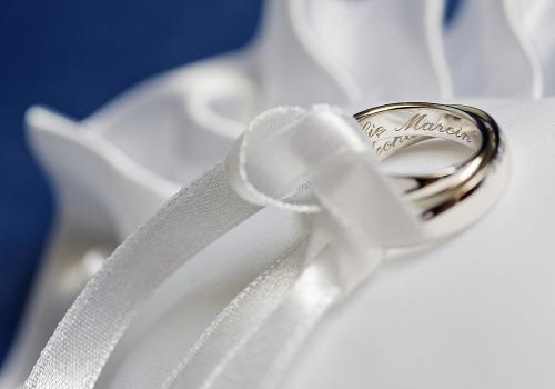 wedding rings with engraving inside